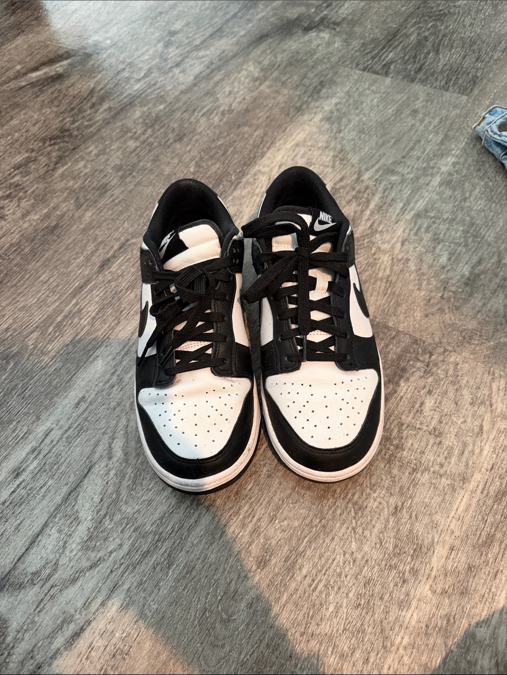 Nike Men’s Black and White Low-Top Sneakers - Classic Contrast